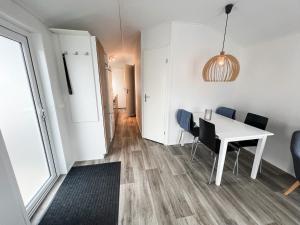 a dining room with a white table and chairs at Port Nordkapp Mobile House in Skarsvåg
