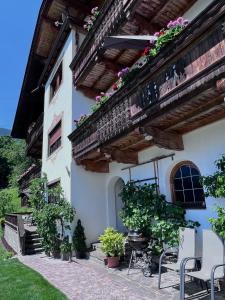 a building with a balcony with flowers on it at Fankhauser Apartments - am Berg in Ried im Zillertal