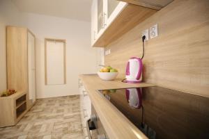 Cuisine ou kitchenette dans l'établissement Studio Apartment Laura