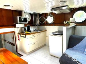 Kuchyň nebo kuchyňský kout v ubytování B&B Unitas Rotterdam