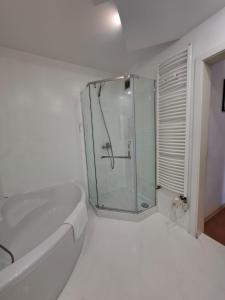 Kúpeľňa v ubytovaní Apartamenty Karmelicka Deluxe Old Town WAWELOFTS