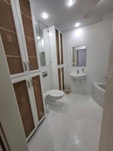 Kúpeľňa v ubytovaní Apartamenty Karmelicka Deluxe Old Town WAWELOFTS