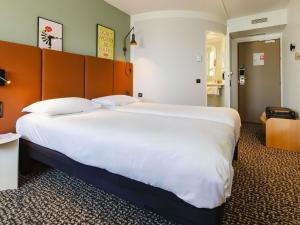 Postel nebo postele na pokoji v ubytování Hotel ibis Rennes Centre Gare Sud