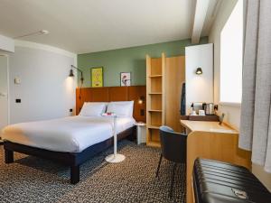 Postel nebo postele na pokoji v ubytování Hotel ibis Rennes Centre Gare Sud