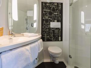 Koupelna v ubytování Hotel ibis Rennes Centre Gare Sud