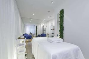 Kúpele alebo wellness v ubytovaní Hotel NH Poznan