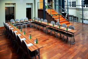 Reštaurácia alebo iné gastronomické zariadenie v ubytovaní Hotel NH Poznan