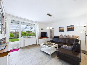 a living room with a couch and a table at Huus Buttje in Dornum