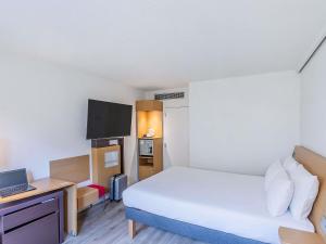 Кровать или кровати в номере Novotel Setubal