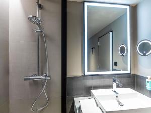 Ванная комната в Novotel Setubal
