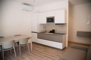 Kuchyň nebo kuchyňský kout v ubytování Essenza Residence