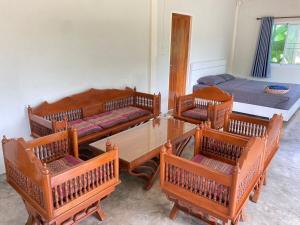 Khu vực ghế ngồi tại Lake Villa Exclusive Tropical Garden Retreat +20 ảnh