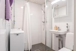 Koupelna v ubytování Comfy Studio Apt in Prime Downtown Location