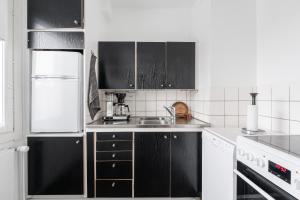 Kuchyň nebo kuchyňský kout v ubytování Comfy Studio Apt in Prime Downtown Location