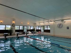 Bazén v ubytování Möre Hotell & Konferens nebo v jeho okolí