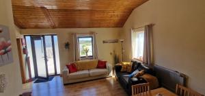 Predel za sedenje v nastanitvi Sunriseview Cottages
