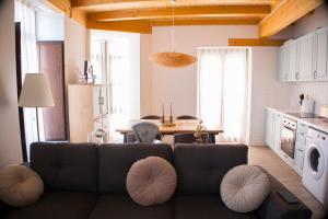 Η κουζίνα ή μικρή κουζίνα στο VIA DE LA PLATA SUITES 1a