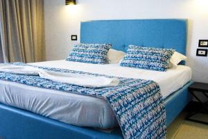 Ένα ή περισσότερα κρεβάτια σε δωμάτιο στο HOTEL KAISER