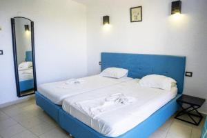 Ένα ή περισσότερα κρεβάτια σε δωμάτιο στο HOTEL KAISER