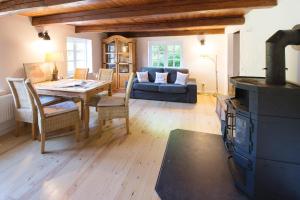 Ruang duduk di Ferienwohnung Kuhstall Hasselberg