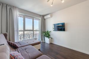 Μια τηλεόραση ή/και κέντρο ψυχαγωγίας στο Petrovdom Apartments 16-77b in RC Kvartet, Vasyl Lypkivskyi 16b