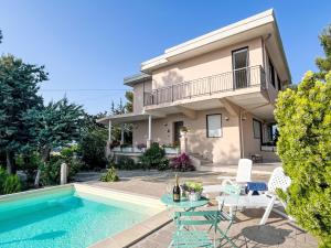 Bazén v ubytovaní Holiday Home Villa Jose - PGI212 by Interhome alebo v jeho blízkosti