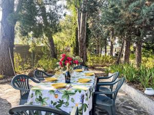 Vonkajšia záhrada v ubytovaní Holiday Home Villa Jose - PGI212 by Interhome