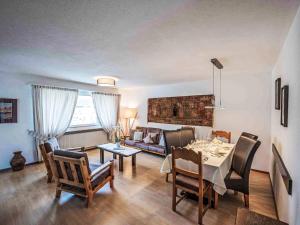 Posezení v ubytování Apartment Chesa Ova Cotschna 606 by Interhome