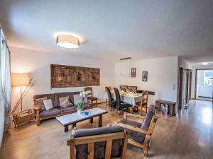 Posezení v ubytování Apartment Chesa Ova Cotschna 606 by Interhome