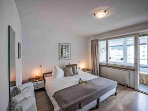 Postel nebo postele na pokoji v ubytování Apartment Chesa Ova Cotschna 606 by Interhome