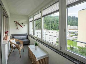 Balkón nebo terasa v ubytování Apartment Chesa Ova Cotschna 606 by Interhome