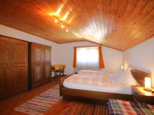 Posteľ alebo postele v izbe v ubytovaní Apartment Jägerhof-2 by Interhome