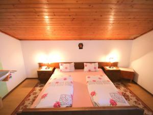 Posteľ alebo postele v izbe v ubytovaní Apartment Jägerhof-2 by Interhome