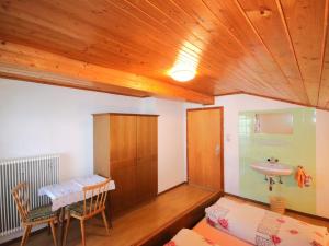 Posteľ alebo postele v izbe v ubytovaní Apartment Jägerhof-2 by Interhome