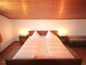 Posteľ alebo postele v izbe v ubytovaní Apartment Jägerhof-2 by Interhome