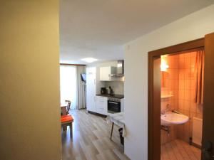 A kitchen or kitchenette at Apartment Jägerhof-3 by Interhome Még 34 kép