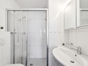 Koupelna v ubytování Apartment Promenade - Utoring-68 by Interhome