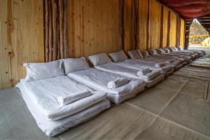 Posezení v ubytování חאן מחצבת הגבס - Glamping Gypsum Quarry