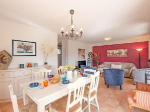 Posezení v ubytování Holiday Home Le Mas d'Esquière 5 by Interhome