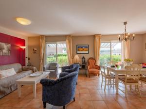 Posezení v ubytování Holiday Home Le Mas d'Esquière 5 by Interhome
