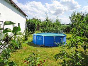 Bazén v ubytovaní Holiday Home Vlkov by Interhome alebo v jeho blízkosti