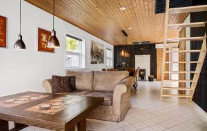 Χώρος καθιστικού στο 3 Bedroom Lovely Home In Egernsund