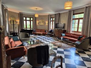 TV a/nebo společenská místnost v ubytování Hôtel Val Du Tech