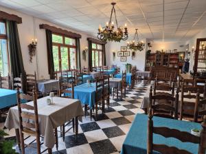 Restaurace v ubytování Hôtel Val Du Tech