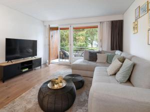 Μια τηλεόραση ή/και κέντρο ψυχαγωγίας στο Apartment Verbena Apt 4 by Interhome