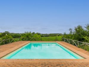 Bazén v ubytování Holiday Home Caggiolo by Interhome nebo v jeho okolí