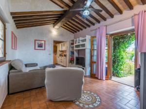 Posezení v ubytování Holiday Home Caggiolo by Interhome
