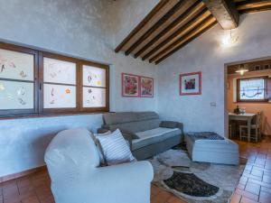 Posezení v ubytování Holiday Home Caggiolo by Interhome