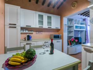 Kuchyň nebo kuchyňský kout v ubytování Holiday Home Caggiolo by Interhome
