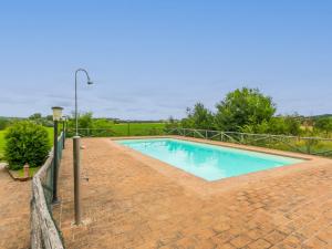 Bazén v ubytování Holiday Home Caggiolo by Interhome nebo v jeho okolí